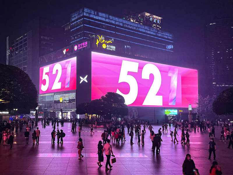 The Development Phases and Evolution of the LED Screens in Visual Display Technology