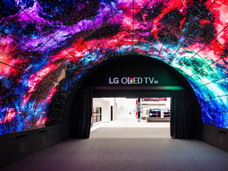 Benefits of Curved LED Displays
